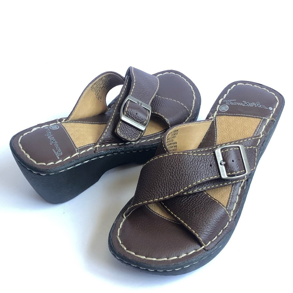 Thom McAn Women’s leather sandals size 5.5w straps
